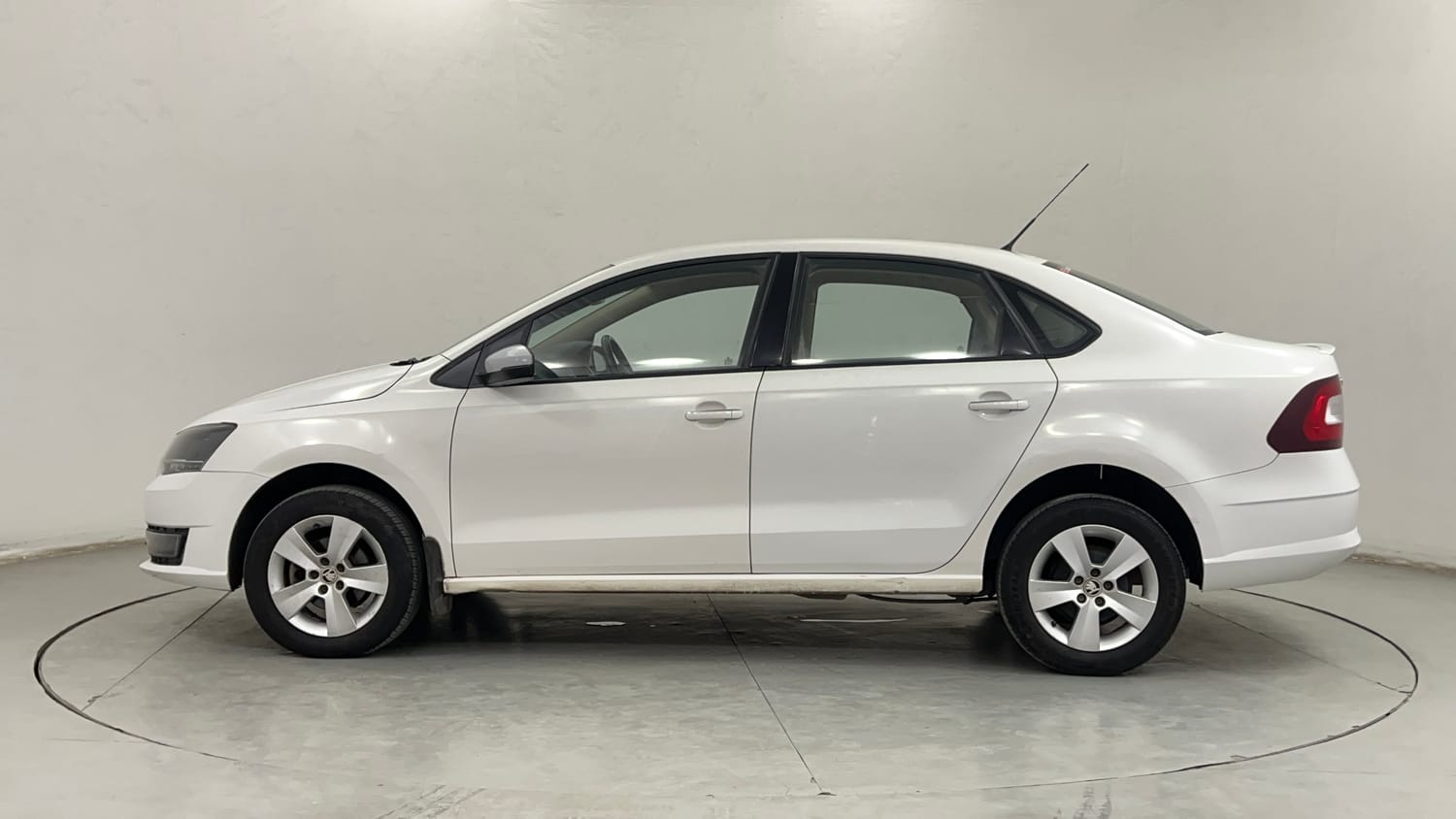 Used 2018 Skoda Rapid Style 1.6 MPI Petrol Manual exterior LEFT SIDE VIEW