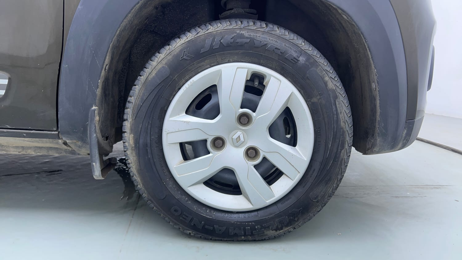 Used 2019 Renault Kwid 1.0 RXT AMT Opt Petrol Automatic tyres RIGHT FRONT TYRE RIM VIEW