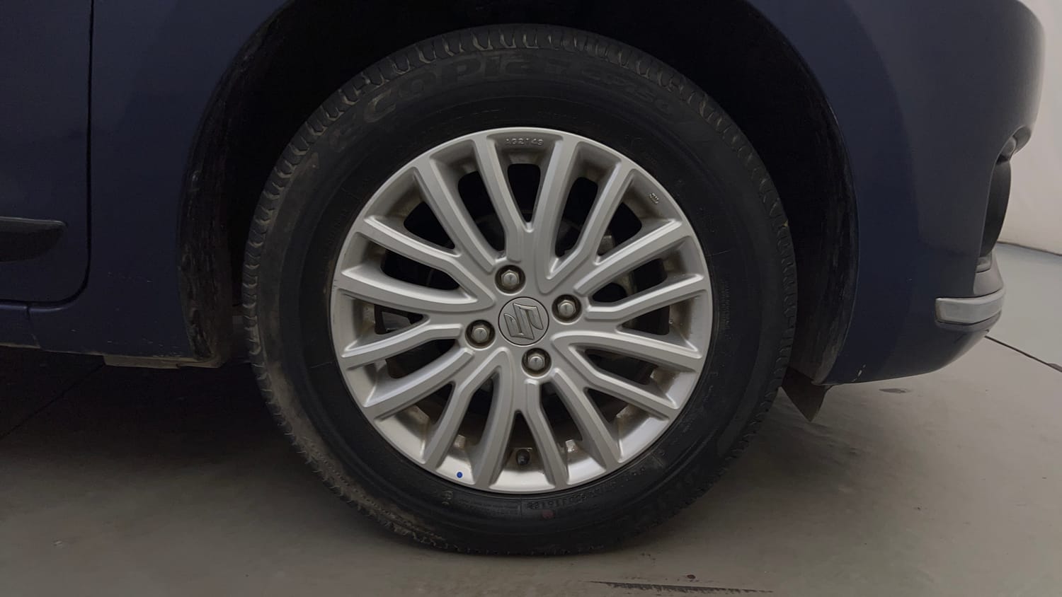 Used 2018 Maruti Suzuki Dzire ZXi Petrol Manual tyres RIGHT FRONT TYRE RIM VIEW