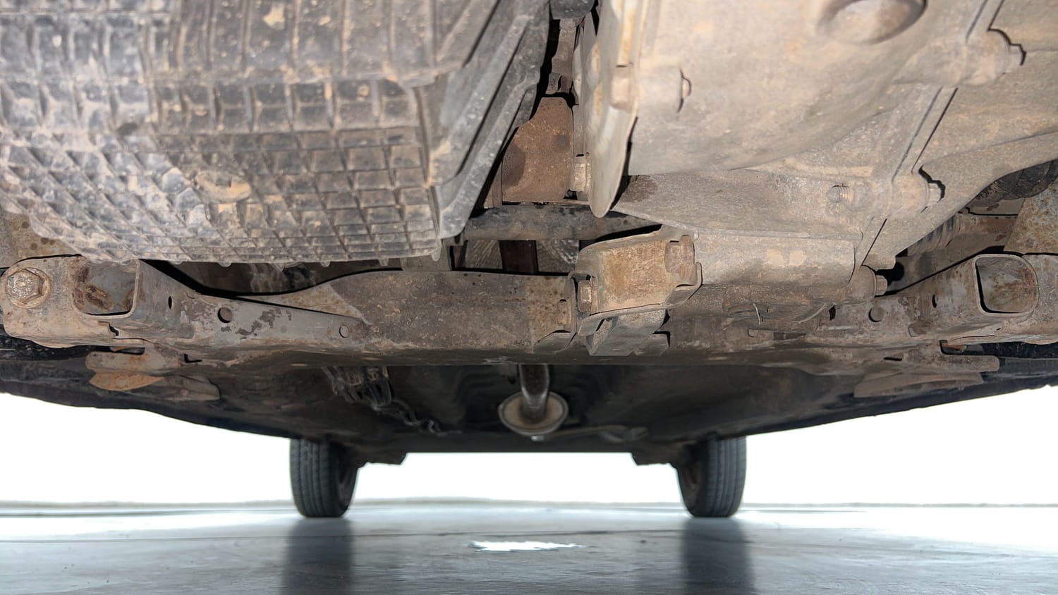 Used 2016 Renault Kwid RXT Petrol Manual extra FRONT LEFT UNDERBODY VIEW
