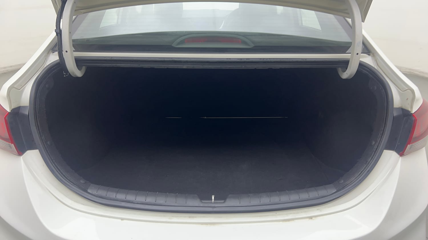 Used 2019 Hyundai Verna SX 1.6 VTVT Petrol Manual interior DICKY INSIDE VIEW