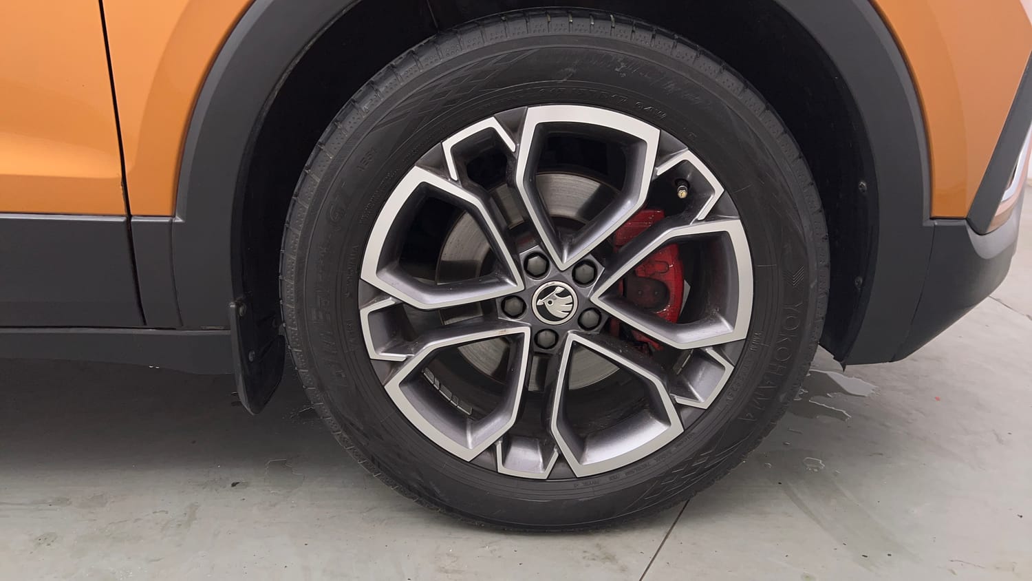Used 2022 Skoda Kushaq Style 1.5L TSI DSG (6 Airbags) Petrol Automatic tyres RIGHT FRONT TYRE RIM VIEW