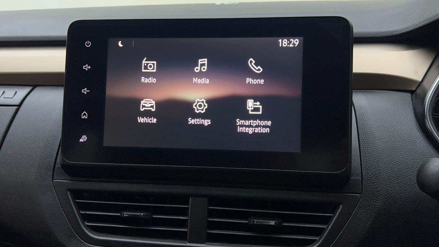 Used 2021 Renault Kiger RXT MT Petrol Manual top_features Integrated (in-dash) music system