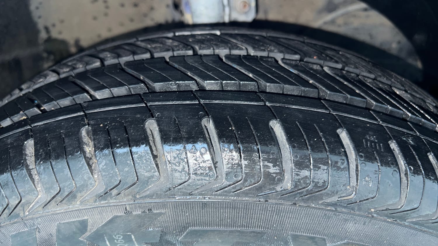 Used 2021 Maruti Suzuki Baleno Delta Petrol+CNG (Outside Fitted) Cng Manual tyres RIGHT FRONT TYRE TREAD VIEW