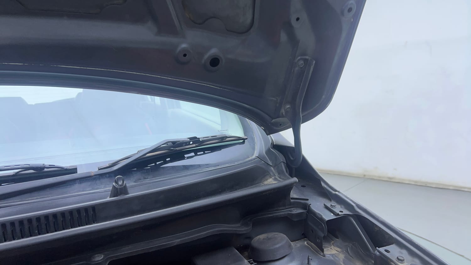 Used 2020 Maruti Suzuki Celerio ZXi Petrol Manual engine ENGINE LEFT SIDE HINGE & APRON VIEW