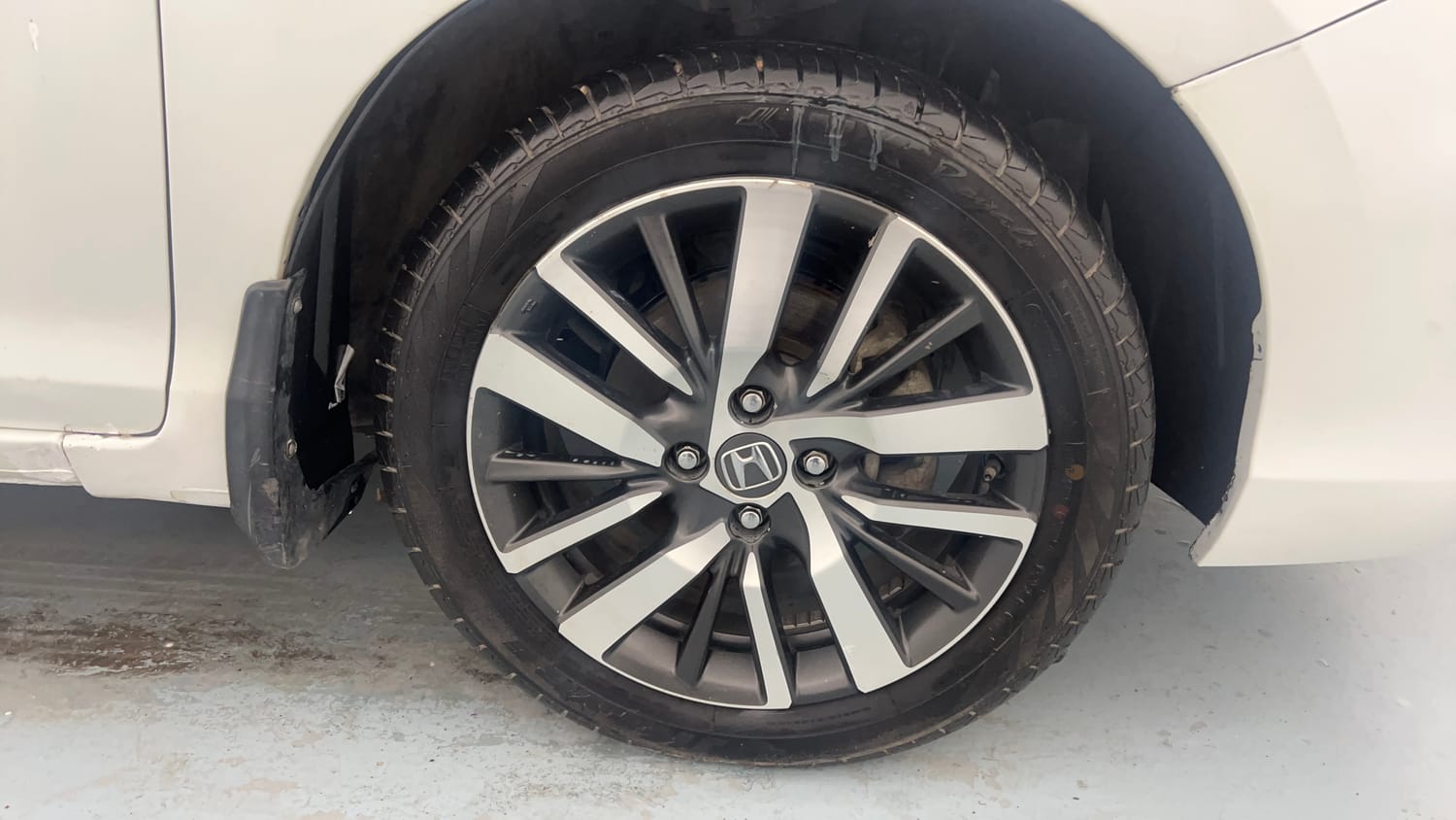 Used 2022 Honda City ZX Petrol Petrol Manual tyres RIGHT FRONT TYRE RIM VIEW