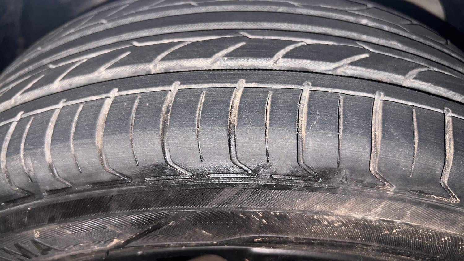 Used 2016 Ford EcoSport Titanium 1.5L Ti-VCT AT Petrol Automatic tyres LEFT FRONT TYRE TREAD VIEW