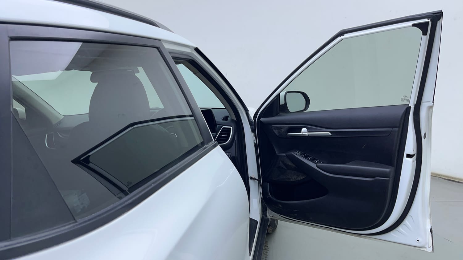 Used 2020 Kia Seltos HTK Plus 1.5 Diesel Diesel Manual interior RIGHT FRONT DOOR OPEN VIEW
