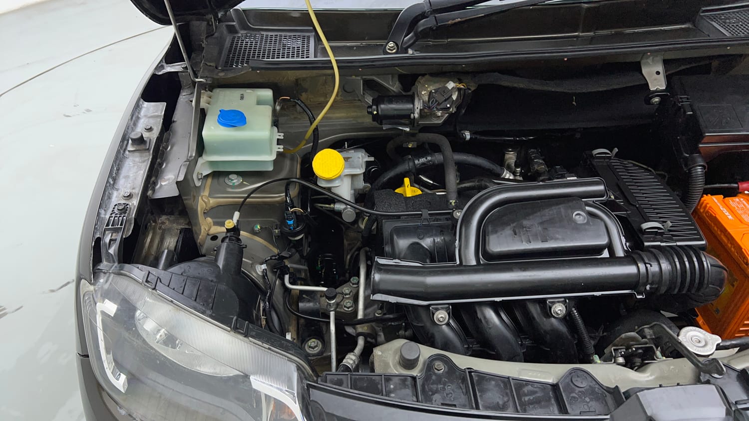 Used 2019 Renault Kwid RXT (O) 1.0 SCE Edition Petrol Manual engine ENGINE RIGHT SIDE VIEW