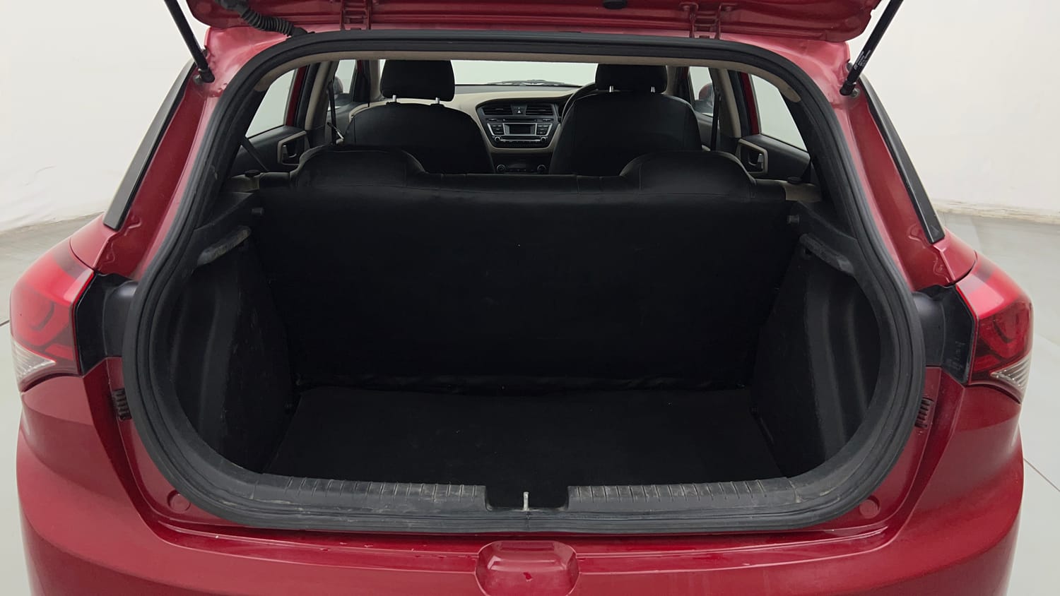 Used 2015 Hyundai Elite i20 Sportz 1.2 Petrol Manual interior DICKY INSIDE VIEW