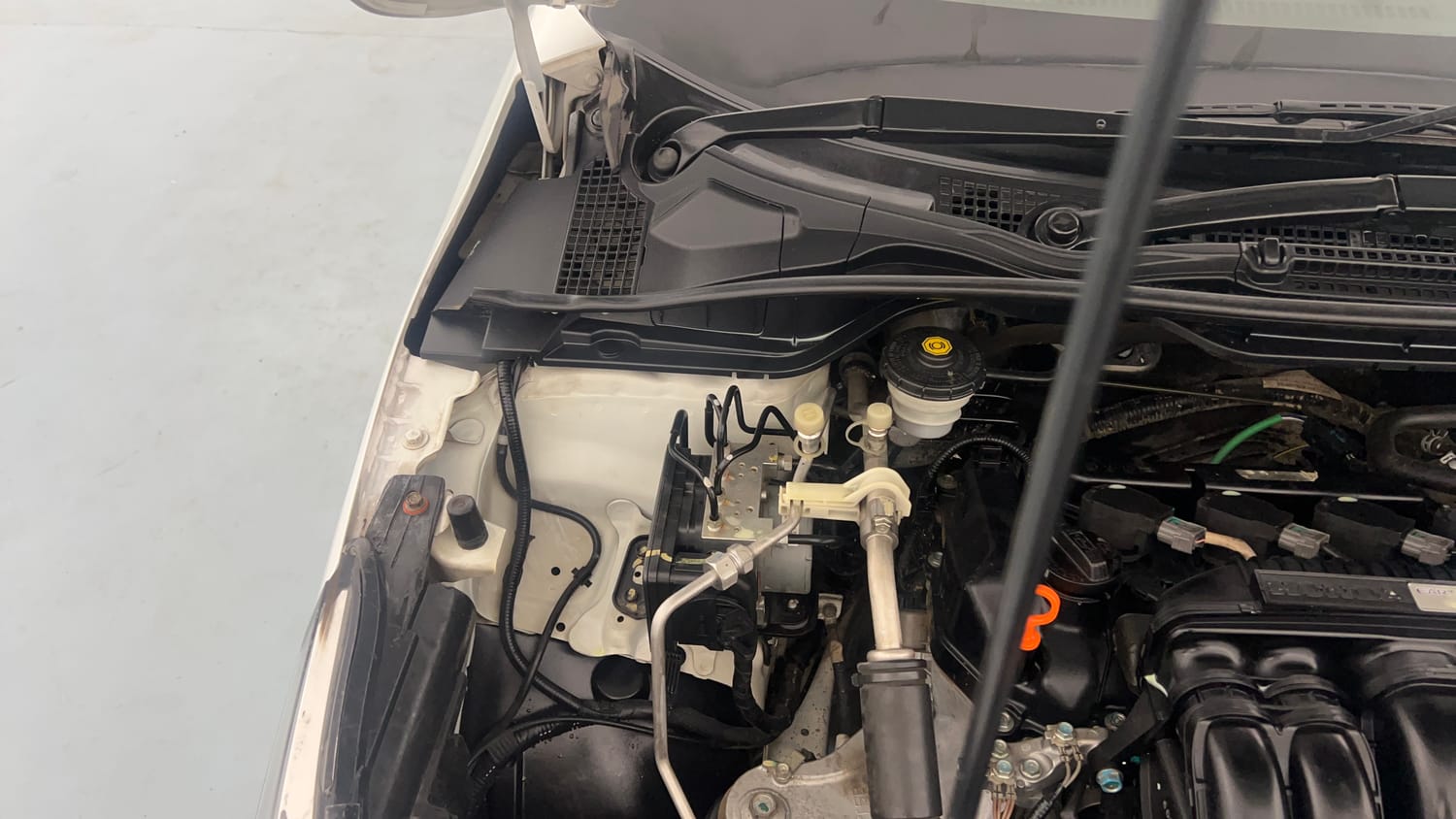 Used 2022 Honda City ZX Petrol Petrol Manual engine ENGINE RIGHT SIDE HINGE & APRON VIEW