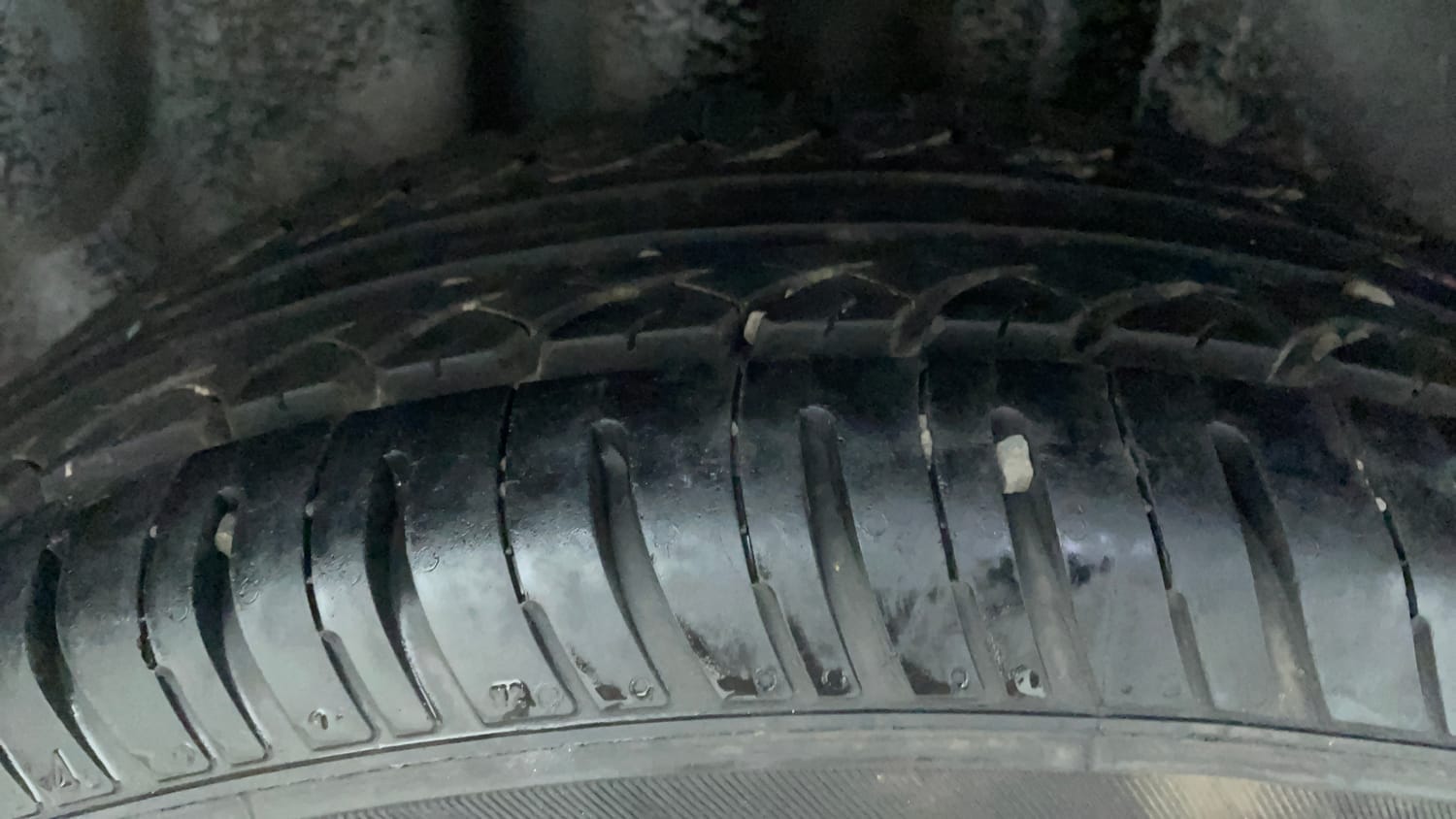 Used 2013 Volkswagen Polo Trendline 1.2L (P) Petrol Manual tyres RIGHT REAR TYRE TREAD VIEW