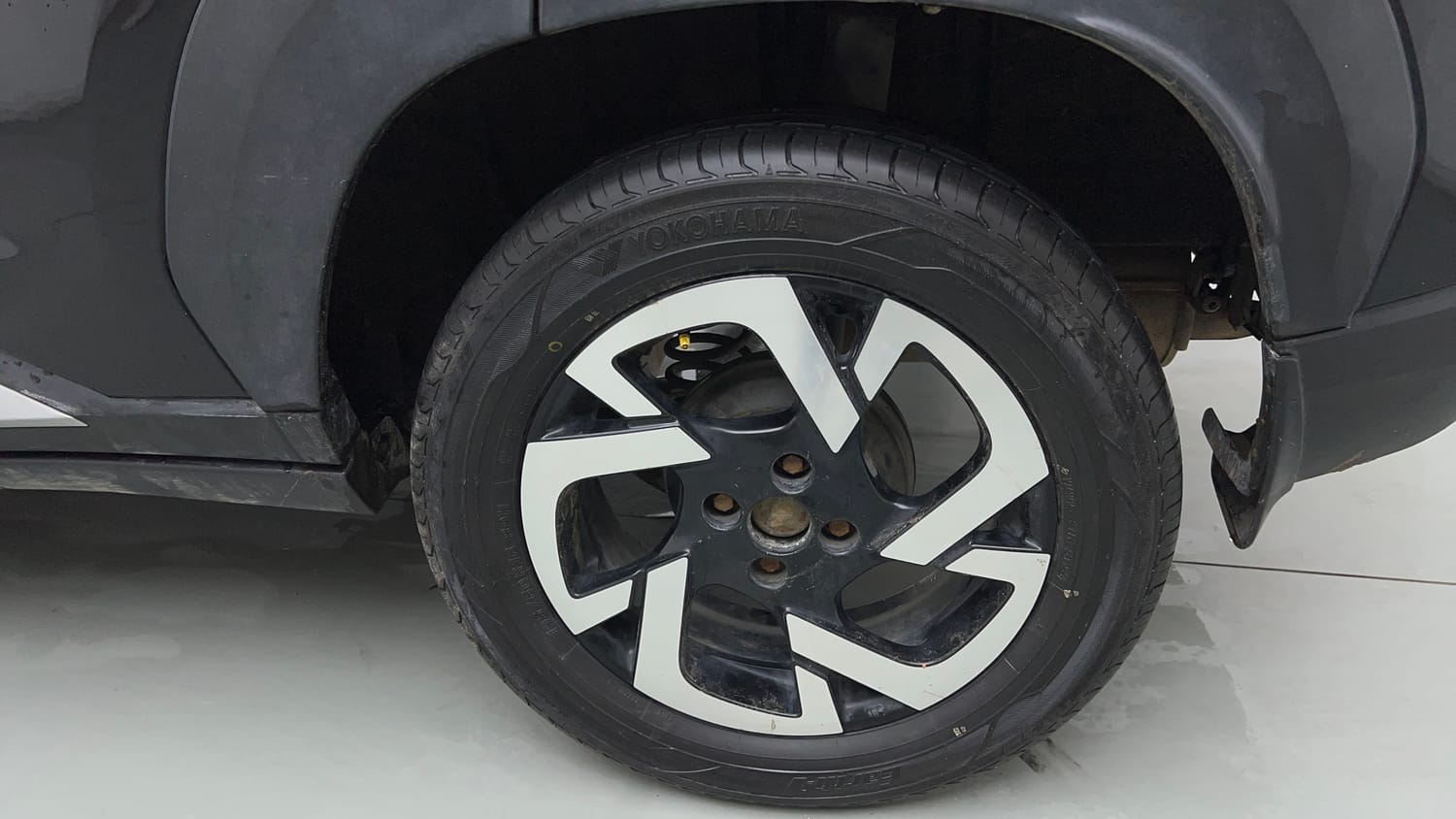 Used 2021 Nissan Magnite XV Turbo CVT Petrol Automatic tyres LEFT REAR TYRE RIM VIEW