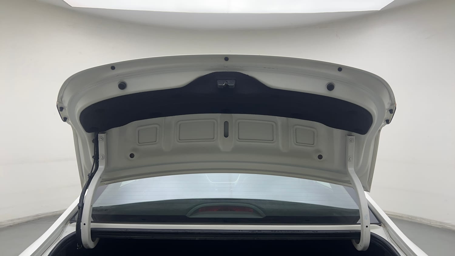 Used 2019 Hyundai Verna SX 1.6 VTVT Petrol Manual interior DICKY DOOR OPEN VIEW