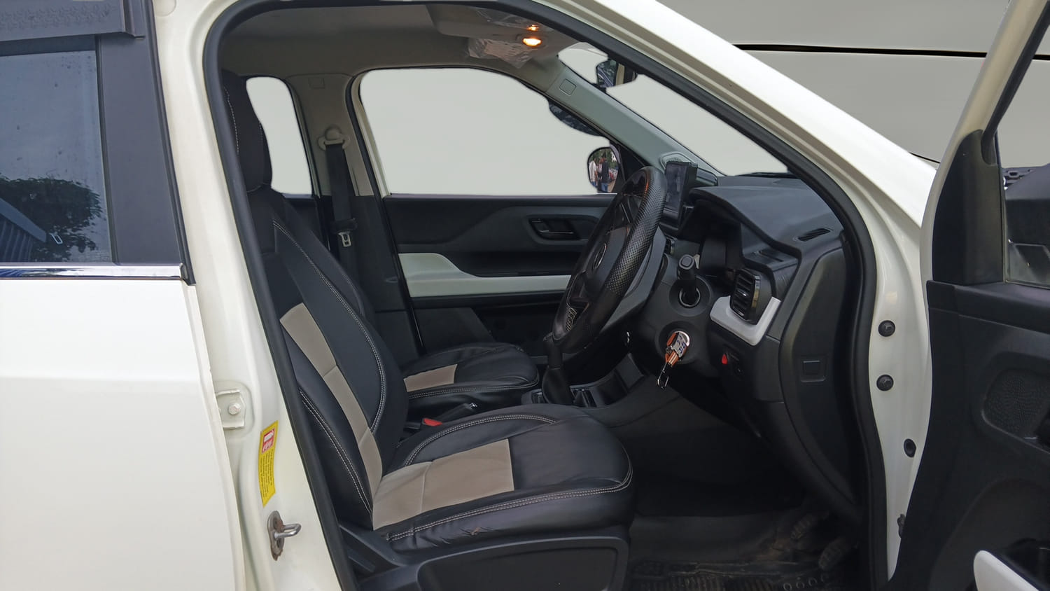 Used 2024 Tata Punch Pure iCNG Cng Manual interior RIGHT SIDE FRONT DOOR CABIN VIEW