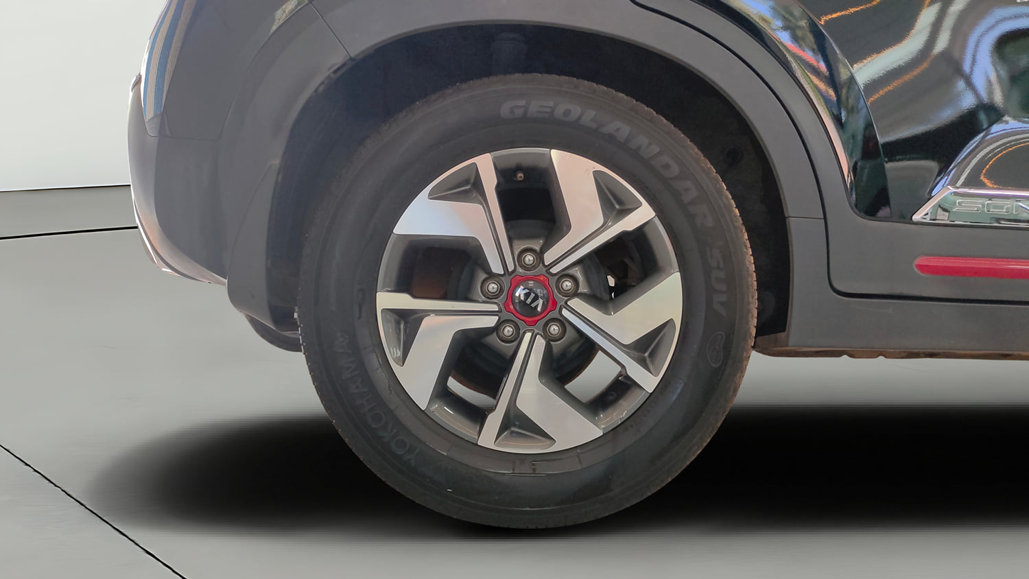 Used 2020 Kia Sonet GTX Plus 1.5 AT Diesel Automatic tyres RIGHT REAR TYRE RIM VIEW