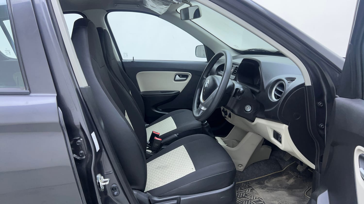 Used 2022 Maruti Suzuki Alto 800 LXi Petrol Manual interior RIGHT SIDE FRONT DOOR CABIN VIEW