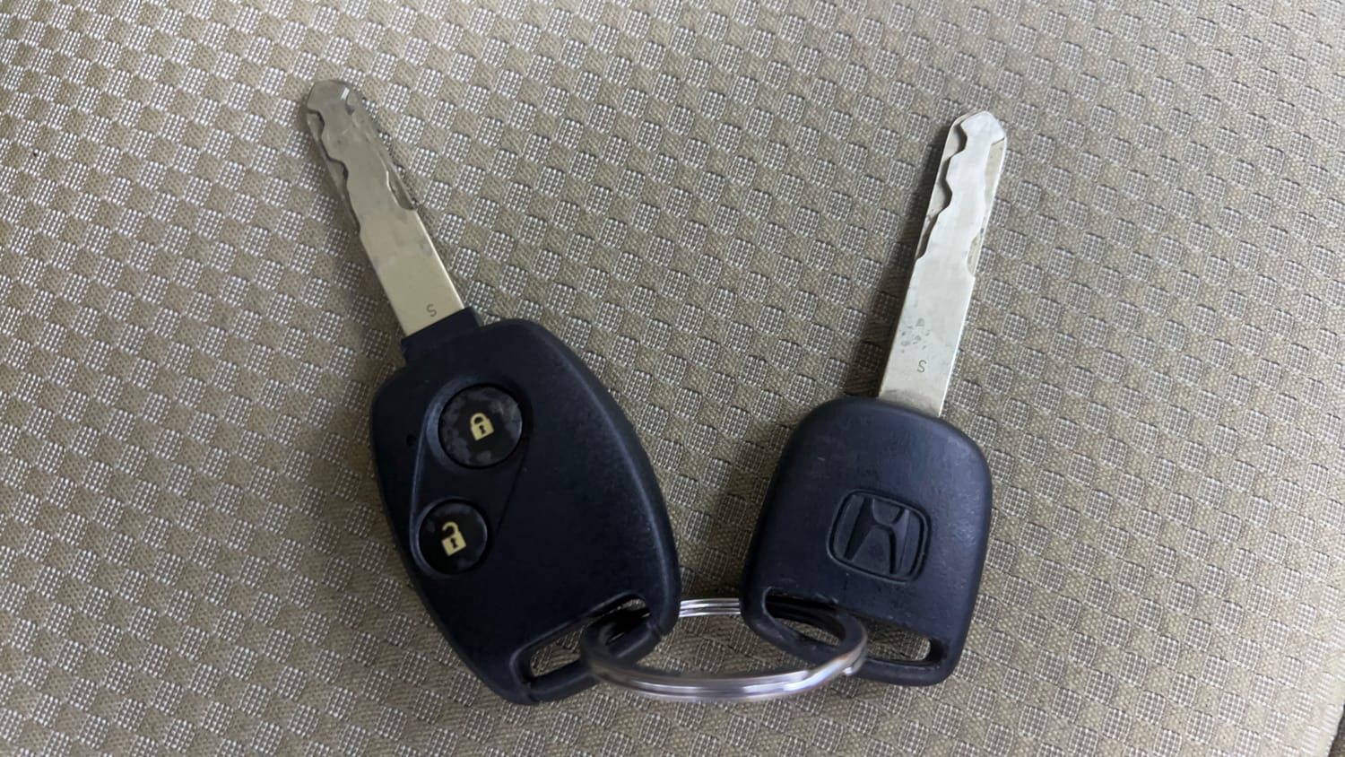 Used 2013 Honda Brio S MT Petrol Manual extra CAR KEY VIEW