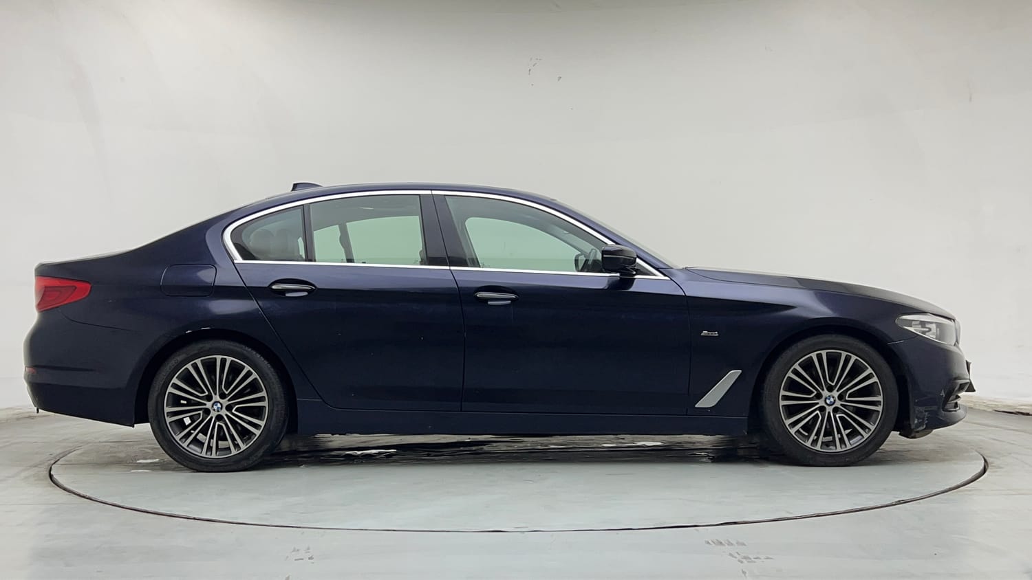 Used 2018 BMW 5 Series 520d Luxury Line Diesel Automatic exterior RIGHT SIDE VIEW