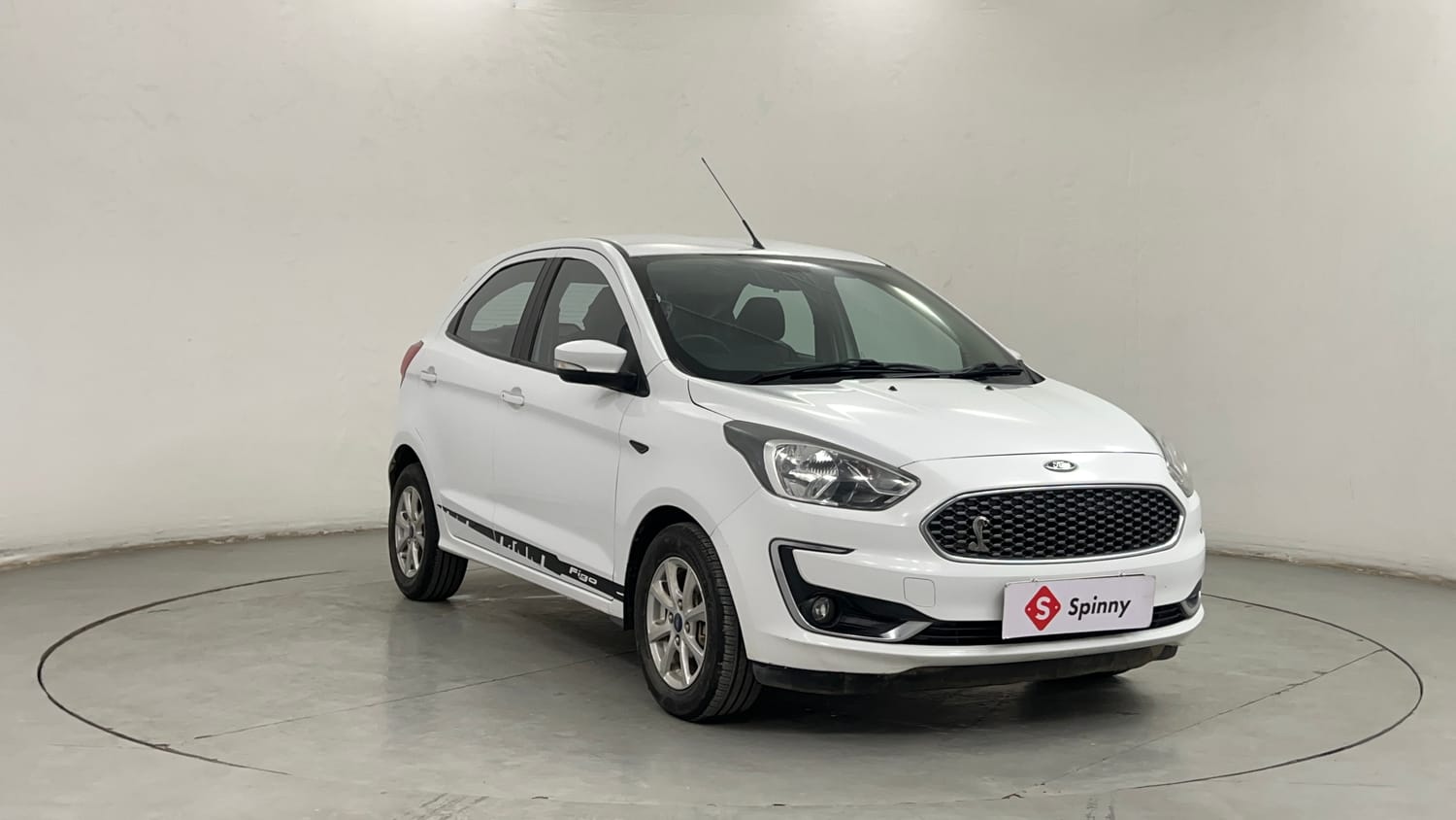 Used 2019 Ford Figo Titanium 1.2 Ti-VCT MT Petrol Manual exterior RIGHT FRONT CORNER VIEW