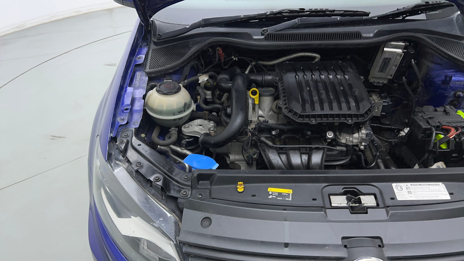 Used 2019 Volkswagen Ameo Trendline 1.0L (P) Petrol Manual engine ENGINE RIGHT SIDE VIEW