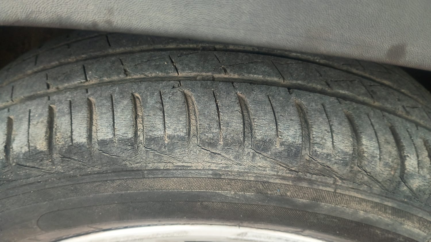 Used 2020 Renault Kwid RXT Petrol Manual tyres RIGHT FRONT TYRE TREAD VIEW