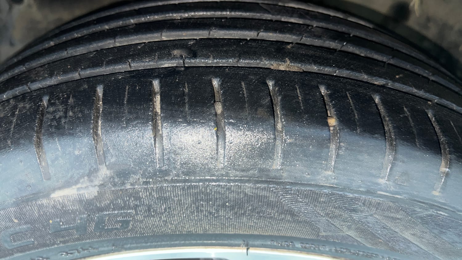 Used 2021 Maruti Suzuki Baleno Zeta Petrol Manual tyres LEFT FRONT TYRE TREAD VIEW
