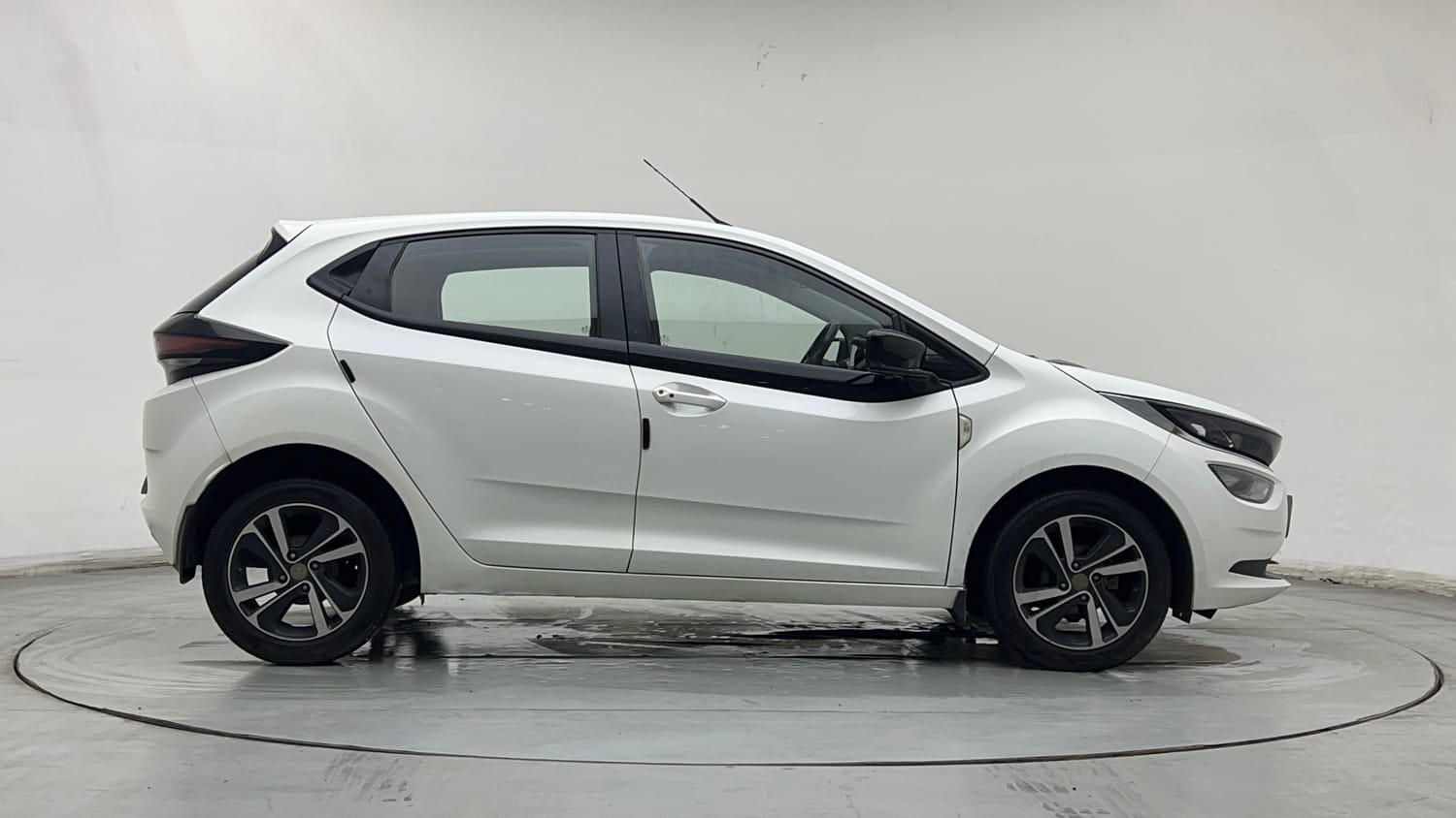 Used 2020 Tata Altroz XZ Petrol Petrol Manual exterior RIGHT SIDE VIEW