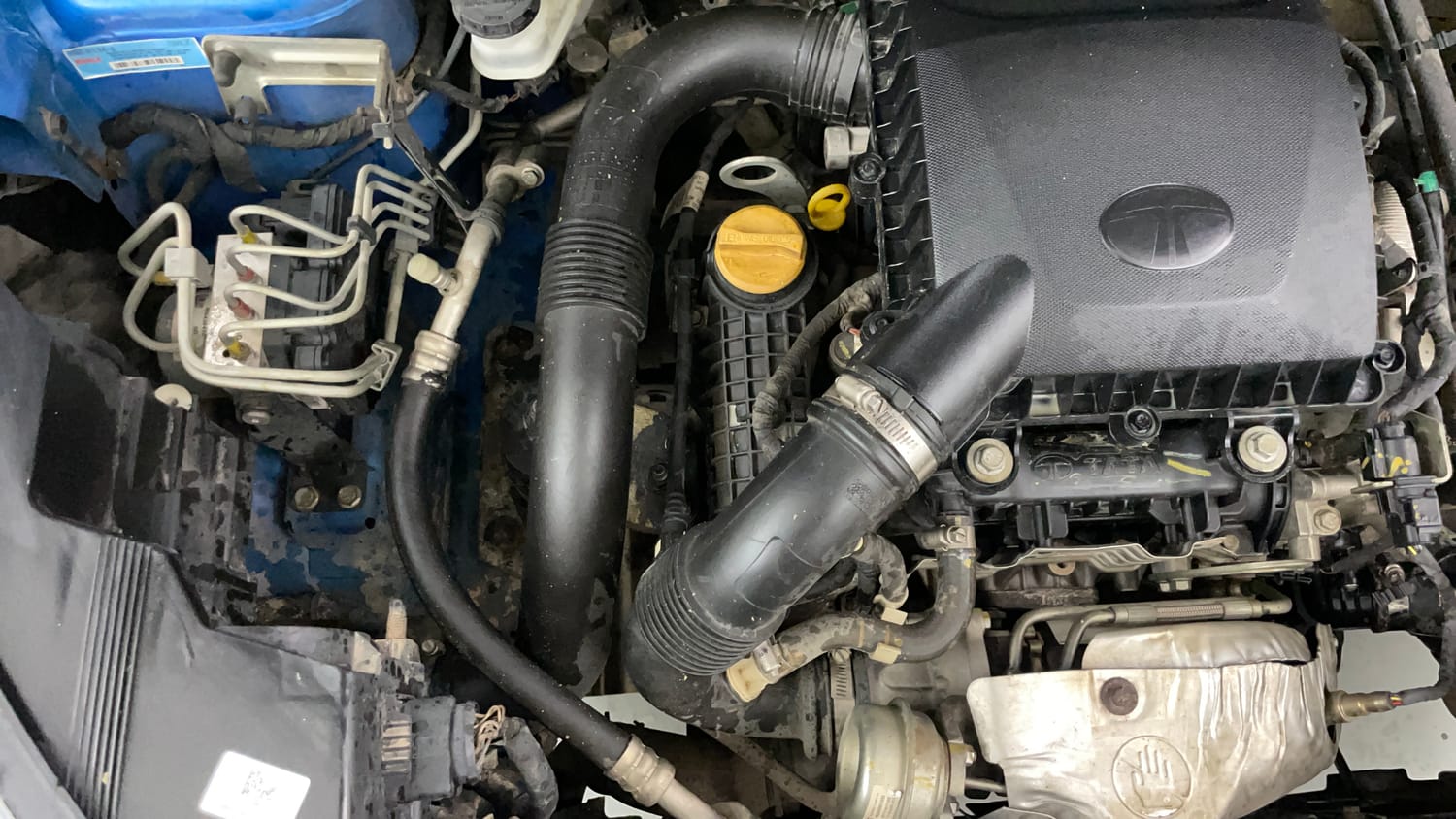 Used 2020 Tata Nexon XM Petrol Manual engine ENGINE RIGHT SIDE VIEW
