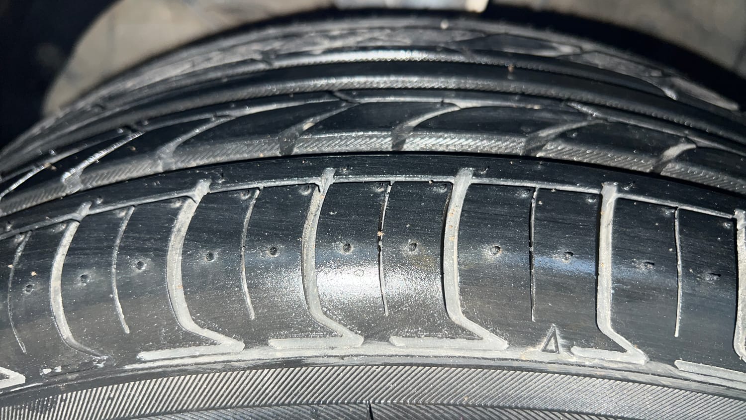 Used 2021 Maruti Suzuki Baleno Delta Petrol+CNG (Outside Fitted) Cng Manual tyres LEFT FRONT TYRE TREAD VIEW