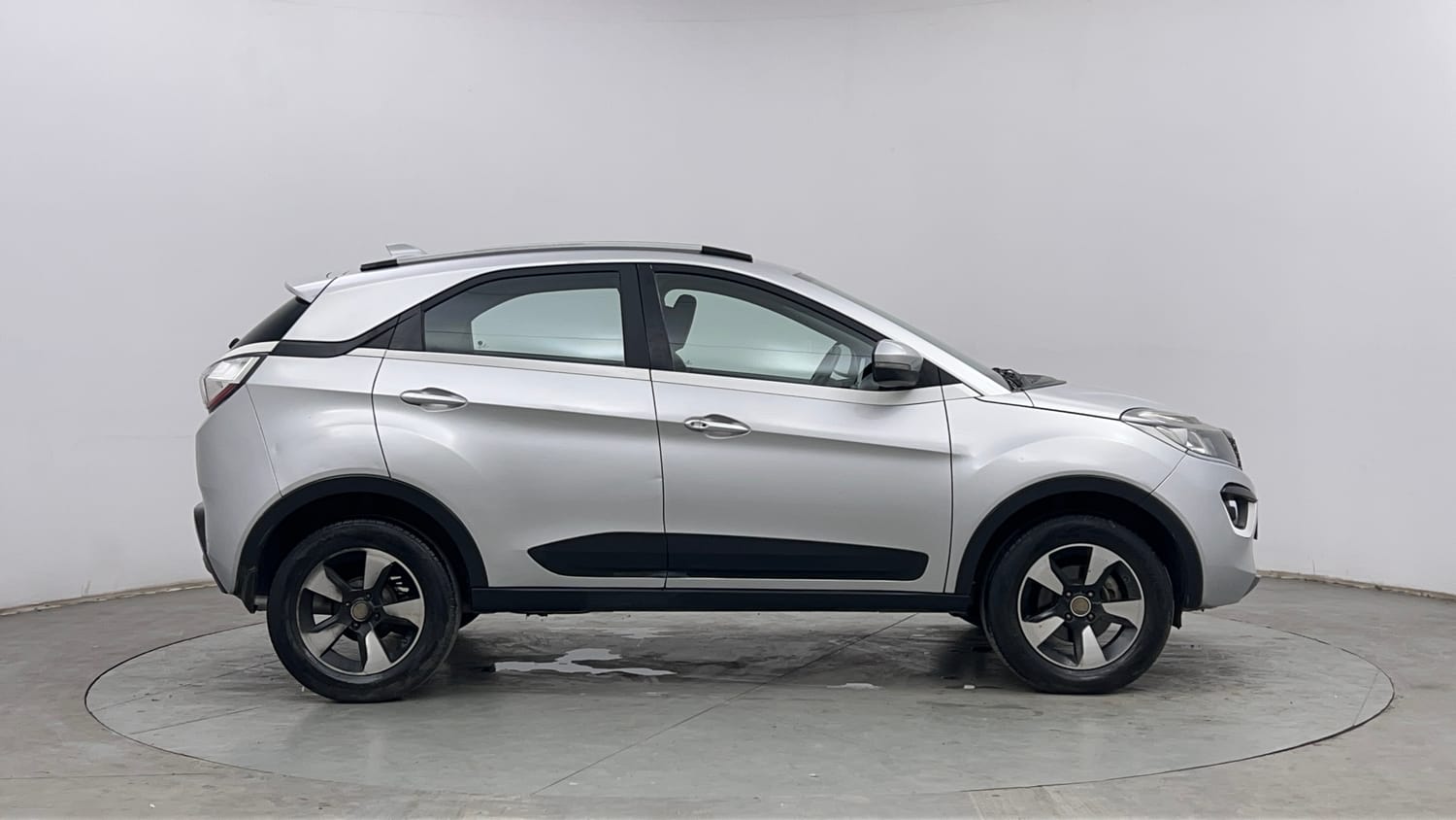 Used 2018 Tata Nexon XZ Plus Petrol Manual exterior RIGHT SIDE VIEW