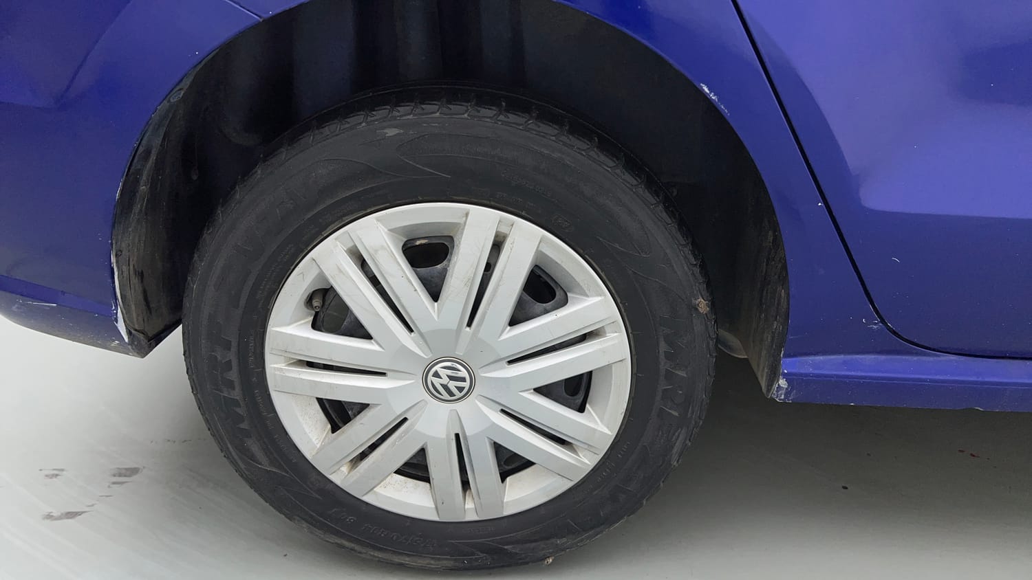 Used 2019 Volkswagen Ameo Trendline 1.0L (P) Petrol Manual tyres RIGHT REAR TYRE RIM VIEW