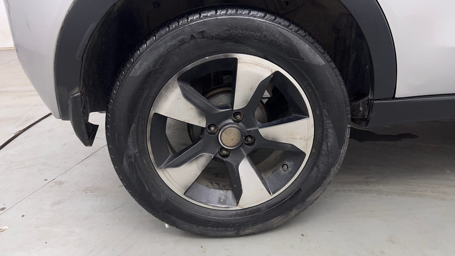 Used 2018 Tata Nexon XZ Plus Petrol Manual tyres RIGHT REAR TYRE RIM VIEW