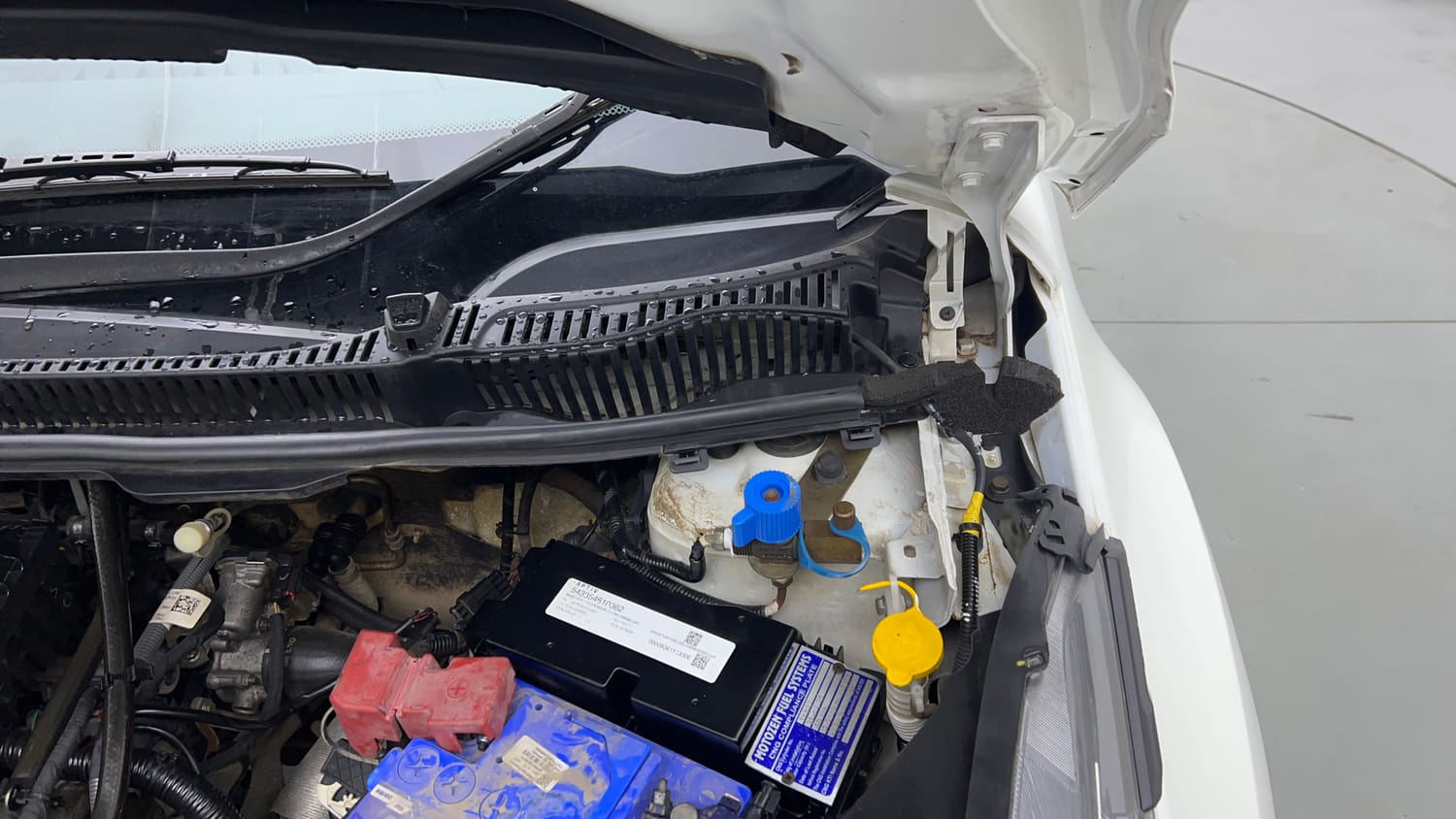 Used 2023 Tata Nexon XM S Petrol + CNG(Outside Fitted) Cng Manual engine ENGINE LEFT SIDE HINGE & APRON VIEW
