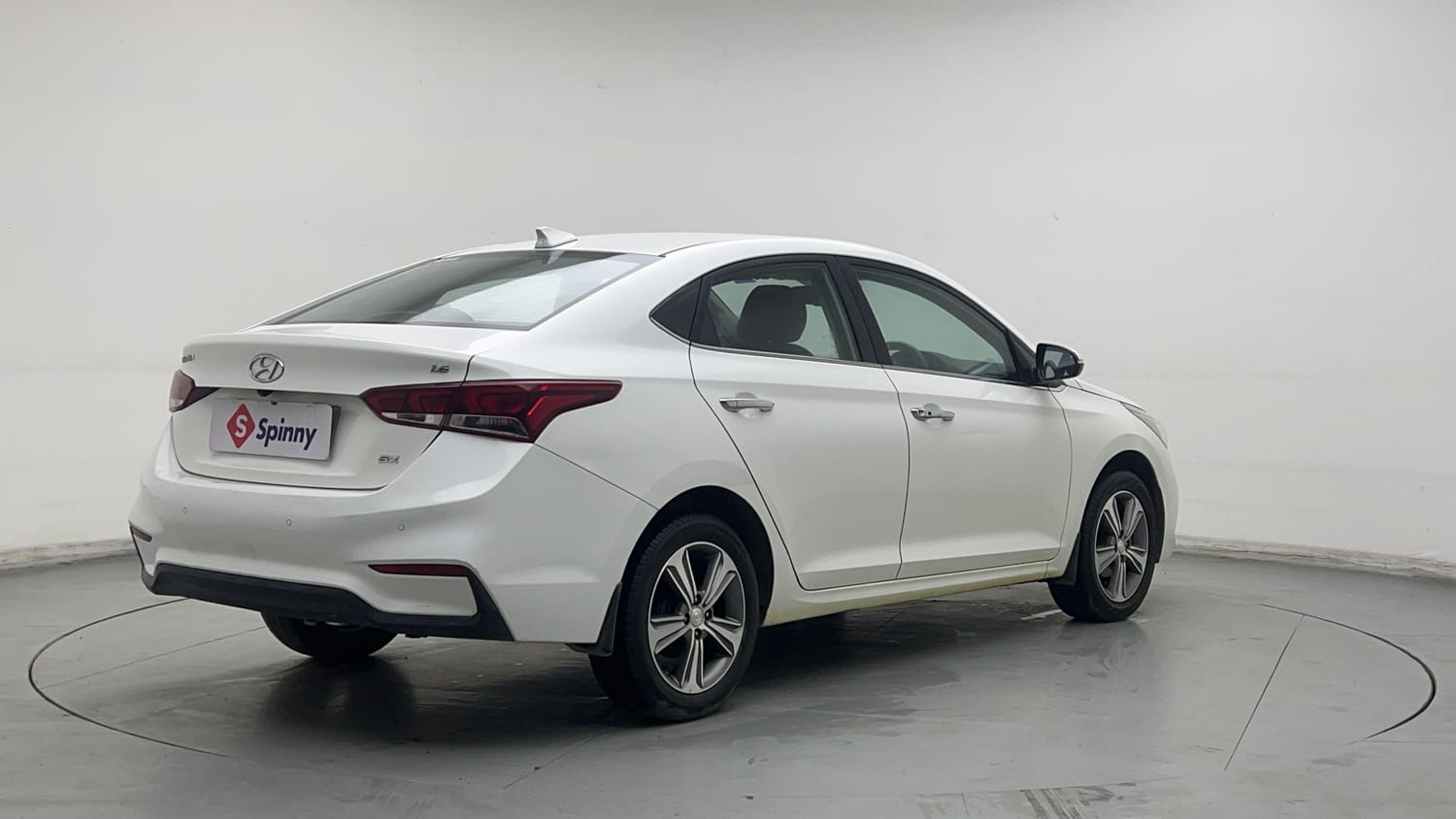 Used 2019 Hyundai Verna SX 1.6 VTVT Petrol Manual exterior RIGHT REAR CORNER VIEW