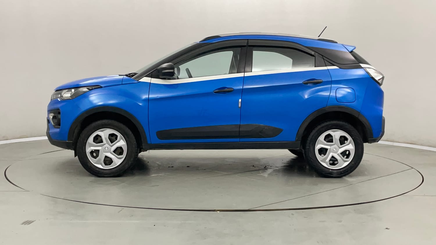 Used 2020 Tata Nexon XM Petrol Manual exterior LEFT SIDE VIEW
