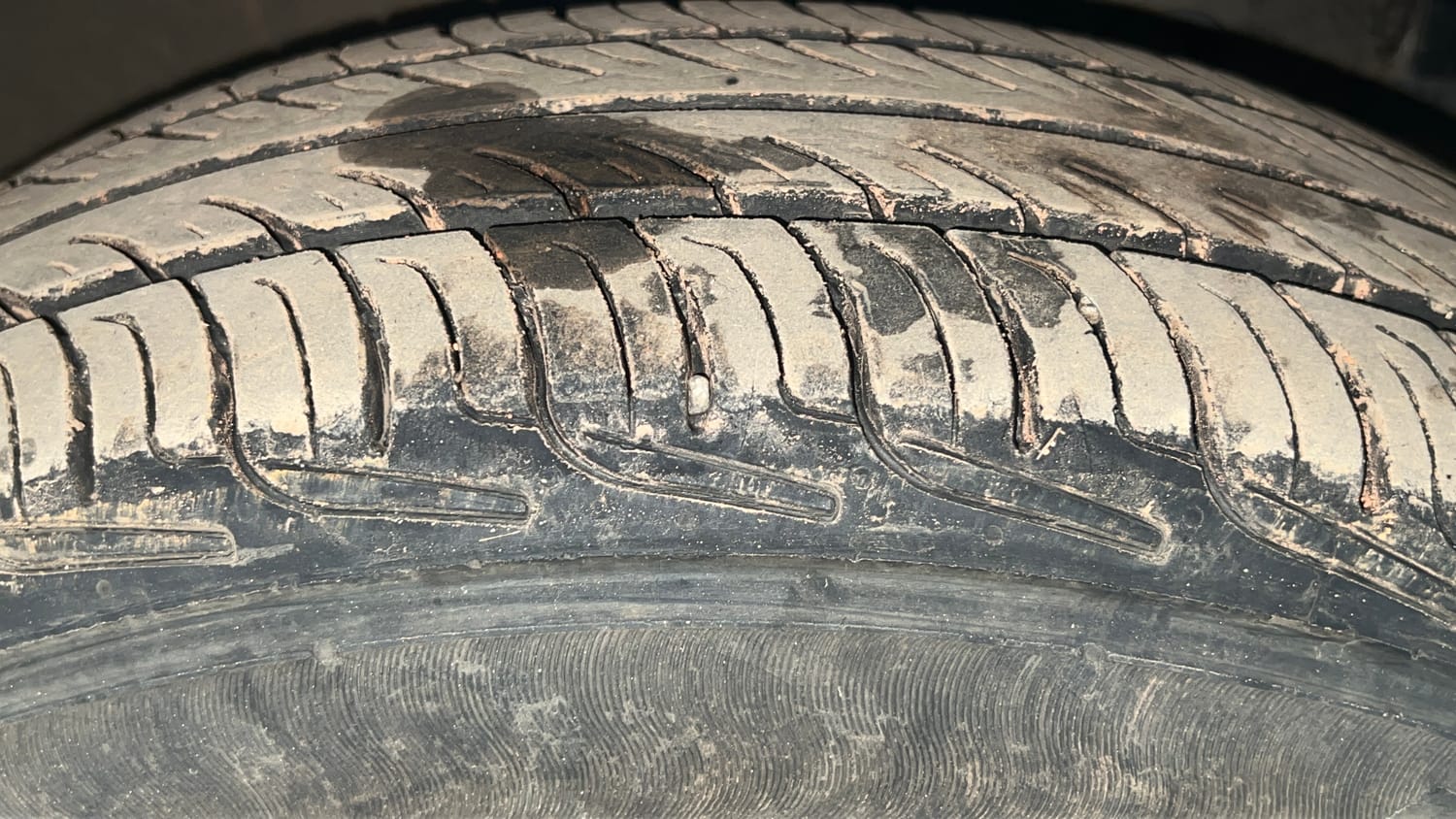 Used 2016 Maruti Suzuki Swift VXi Petrol Manual tyres RIGHT FRONT TYRE TREAD VIEW