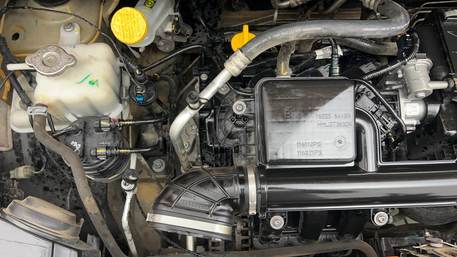 Used 2022 Renault Triber RXZ EASY-R AMT Dual Tone Petrol Automatic engine ENGINE RIGHT SIDE VIEW