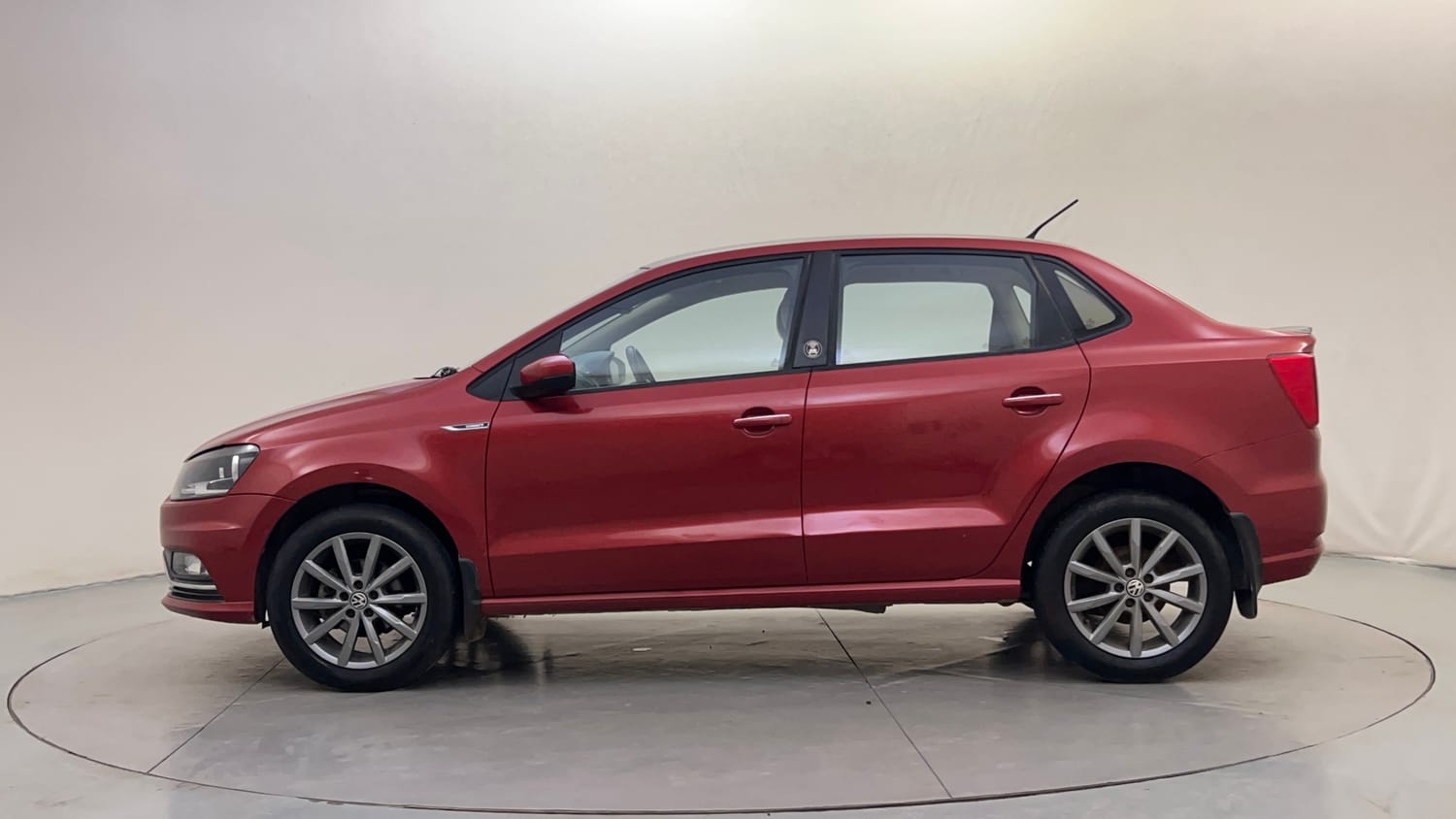 Used 2019 Volkswagen Ameo Highline Plus 1.0L (P) 16 Alloy Petrol Manual exterior LEFT SIDE VIEW