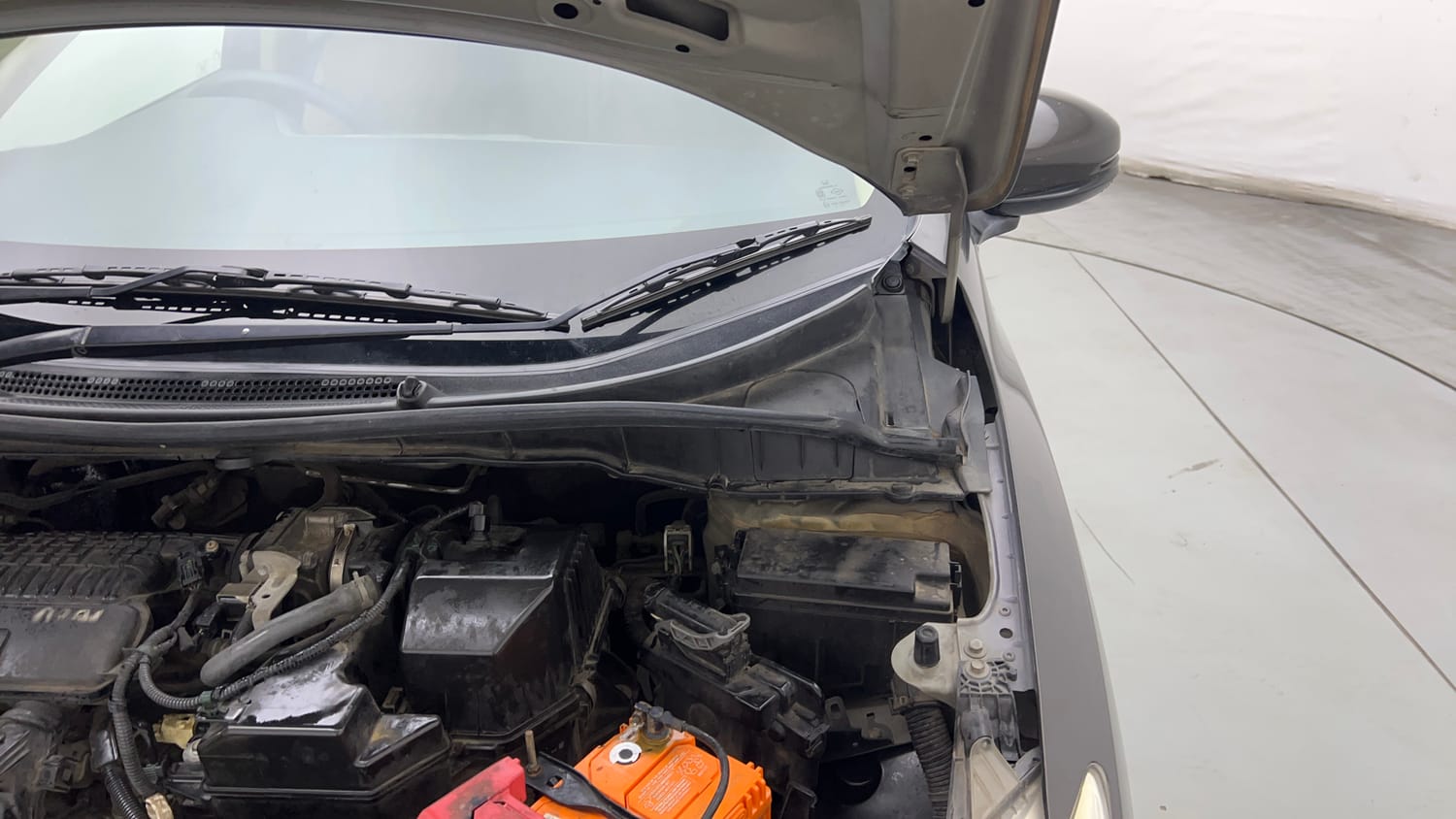 Used 2015 Honda City V Petrol Manual engine ENGINE LEFT SIDE HINGE & APRON VIEW