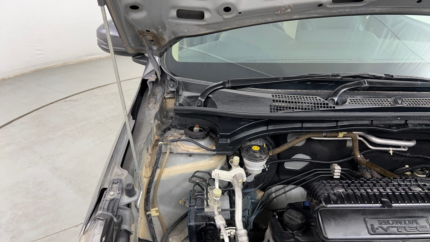 Used 2018 Honda Amaze 1.2 S CVT Petrol Petrol Automatic engine ENGINE RIGHT SIDE HINGE & APRON VIEW