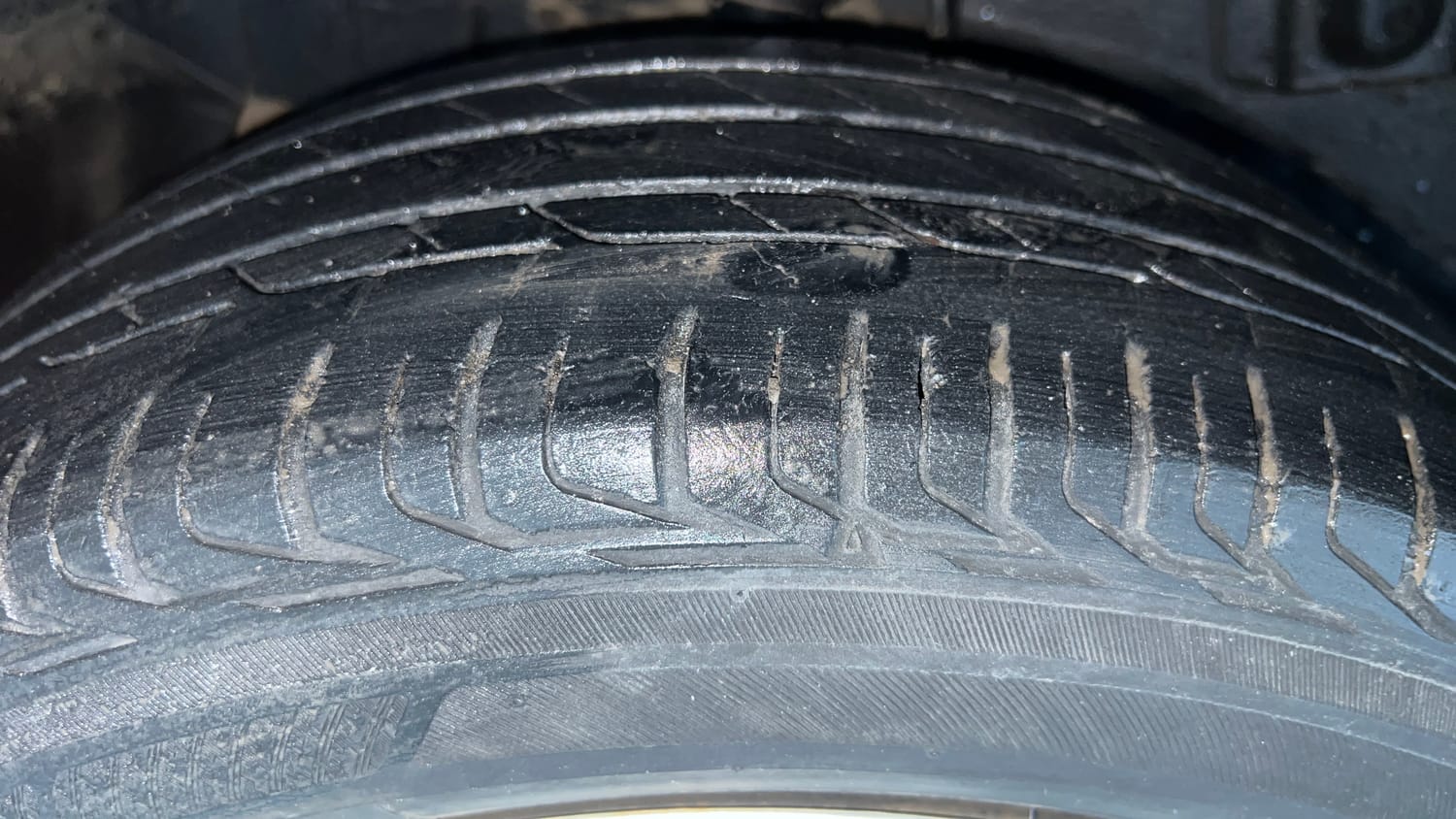 Used 2023 Tata Nexon XM S Petrol + CNG(Outside Fitted) Cng Manual tyres RIGHT REAR TYRE TREAD VIEW