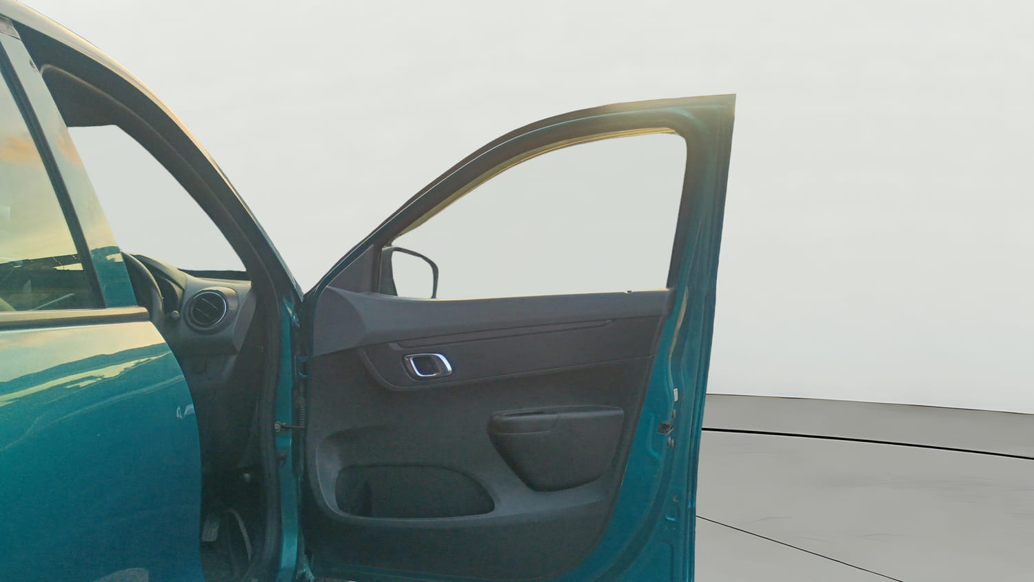 Used 2020 Renault Kwid RXT Petrol Manual interior RIGHT FRONT DOOR OPEN VIEW