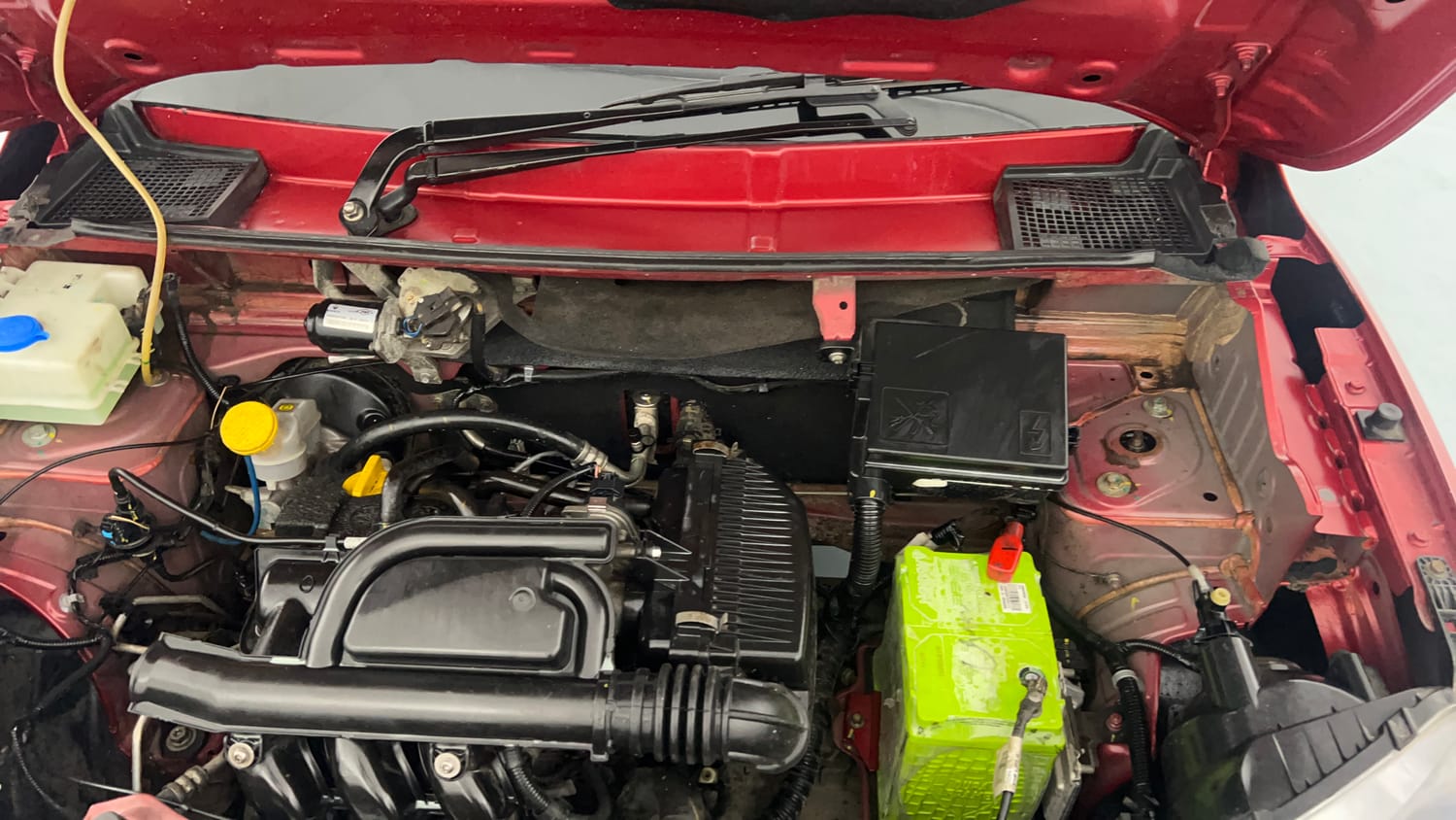 Used 2018 Renault Kwid RXT (O) 1.0 SCE Edition Petrol Manual engine ENGINE LEFT SIDE VIEW
