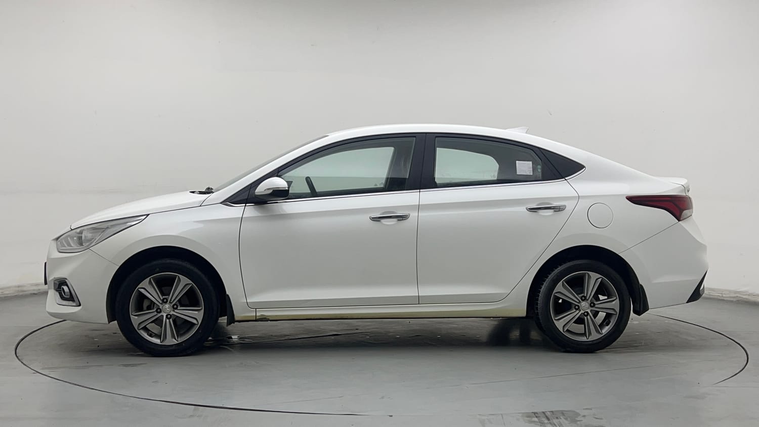 Used 2019 Hyundai Verna SX 1.6 VTVT Petrol Manual exterior LEFT SIDE VIEW