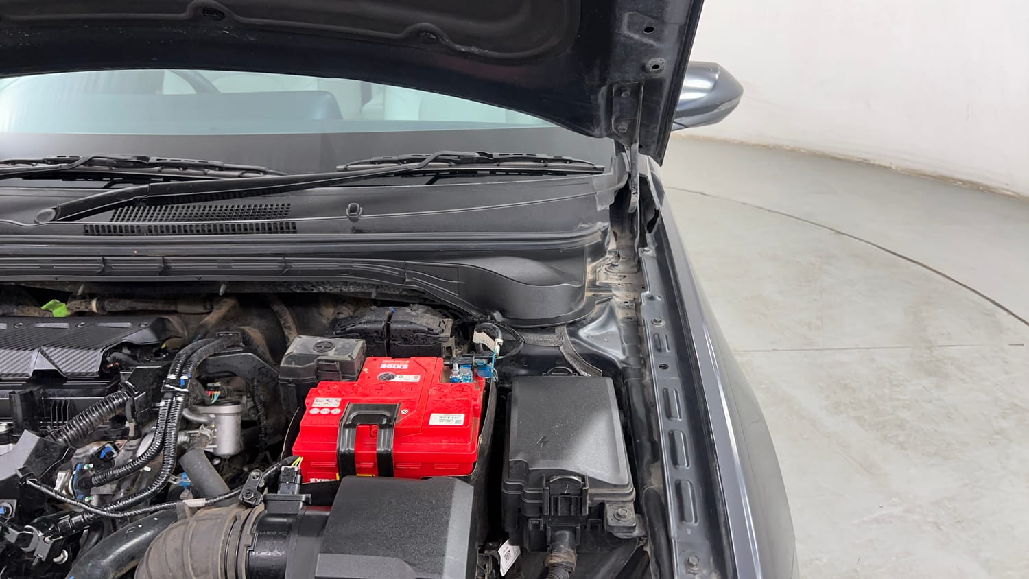 Used 2023 Hyundai Verna SX (O) 1.5 Petrol IVT Petrol Automatic engine ENGINE LEFT SIDE HINGE & APRON VIEW