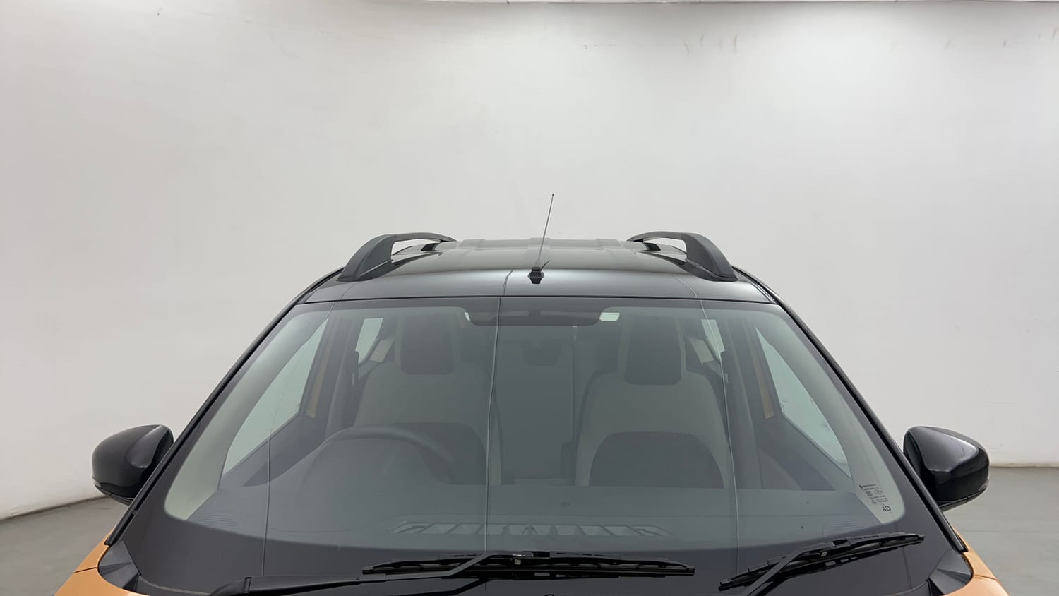 Used 2022 Renault Triber RXZ EASY-R AMT Dual Tone Petrol Automatic exterior FRONT WINDSHIELD VIEW