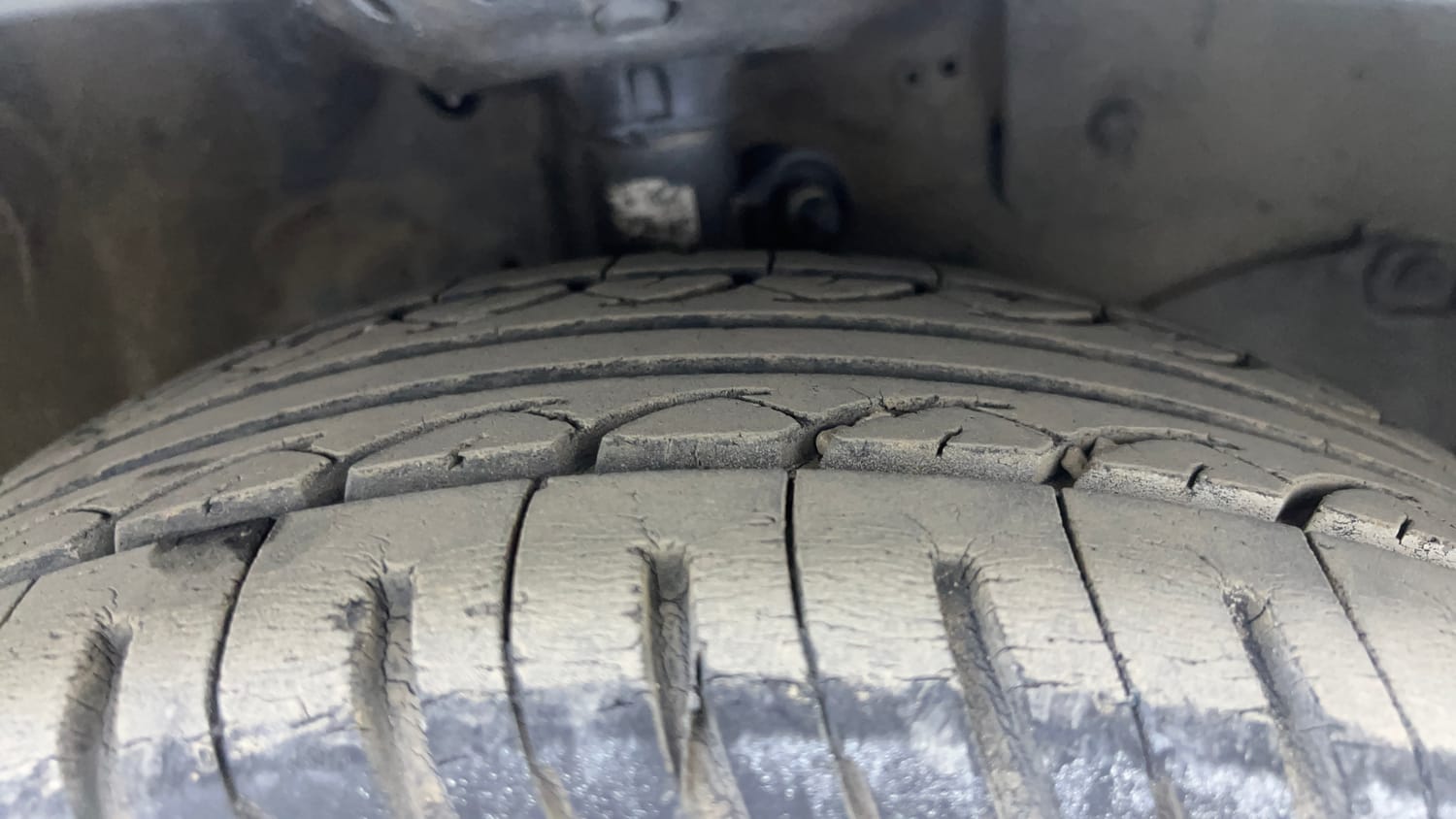 Used 2013 Honda Brio S MT Petrol Manual tyres RIGHT FRONT TYRE TREAD VIEW
