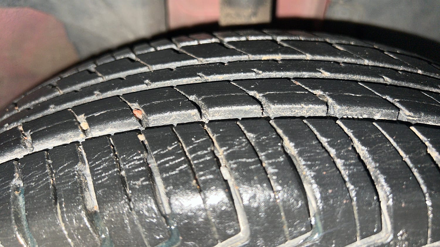 Used 2018 Renault Kwid RXT (O) 1.0 SCE Edition Petrol Manual tyres RIGHT FRONT TYRE TREAD VIEW