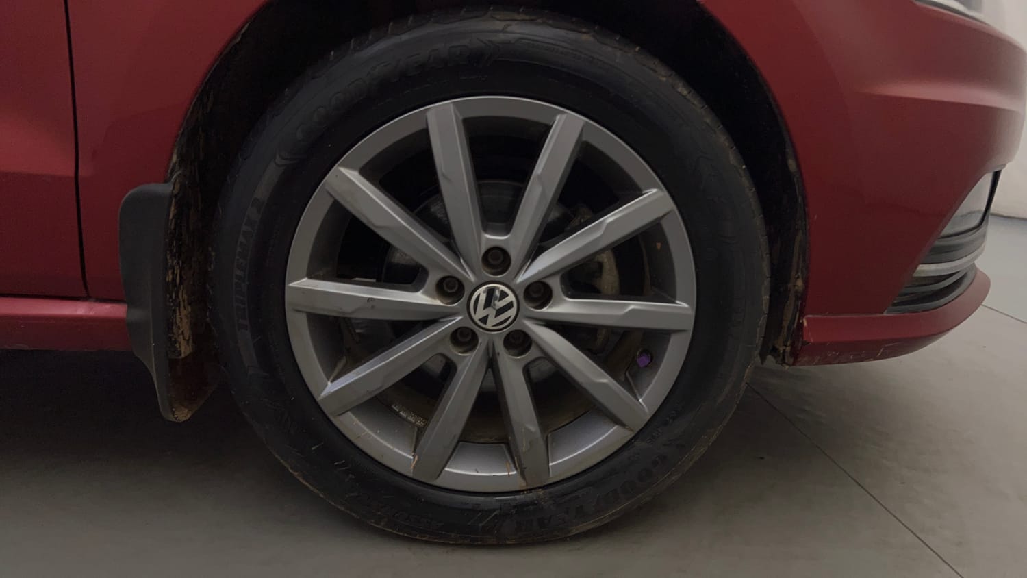 Used 2019 Volkswagen Ameo Highline Plus 1.0L (P) 16 Alloy Petrol Manual tyres RIGHT FRONT TYRE RIM VIEW
